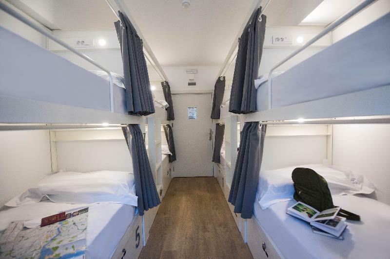 Room00 Hostal